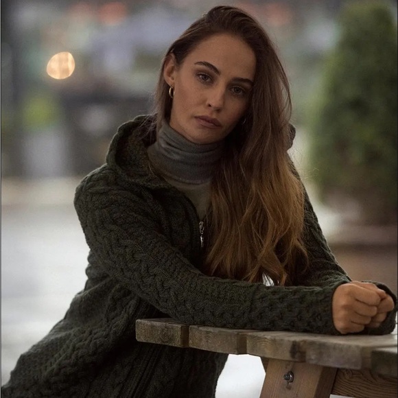 Women's Dark Green Cable Knit Cardigan - Picture 3 of 7